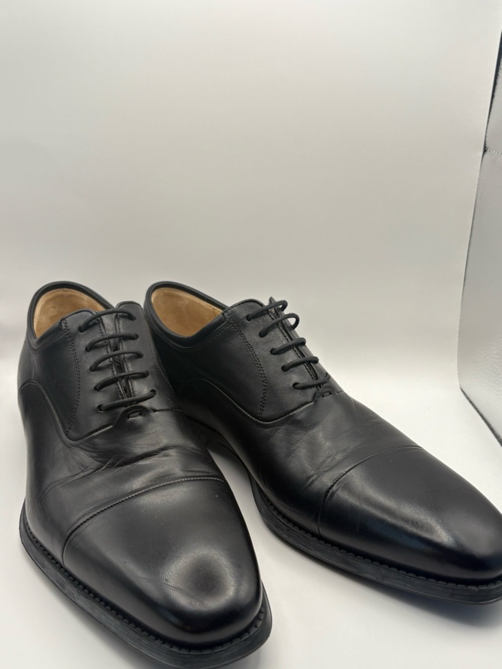 Magnanni Black Leather Cap-Toe Oxfords